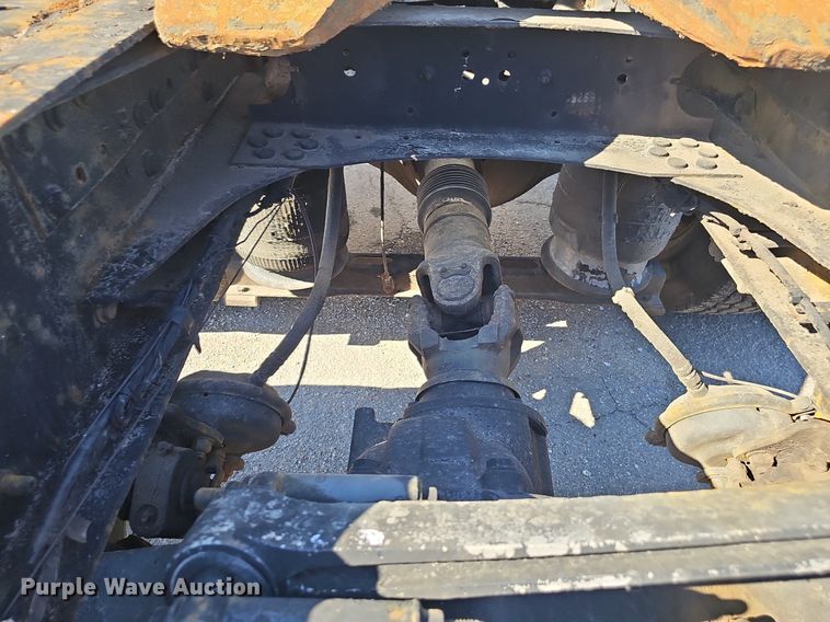 image for item DP0986 2005 Volvo VNL semi truck