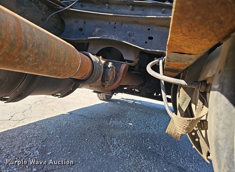 image for item DP0986 2005 Volvo VNL semi truck