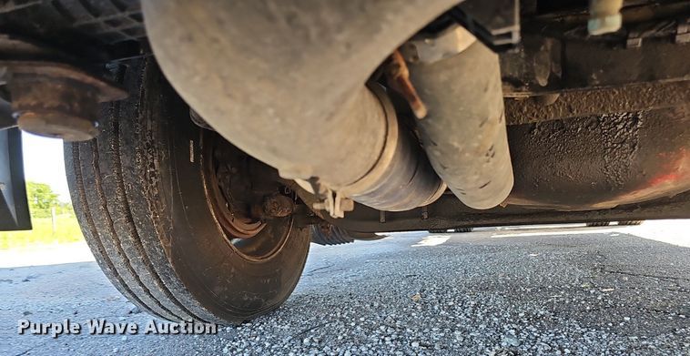 image for item DP0986 2005 Volvo VNL semi truck