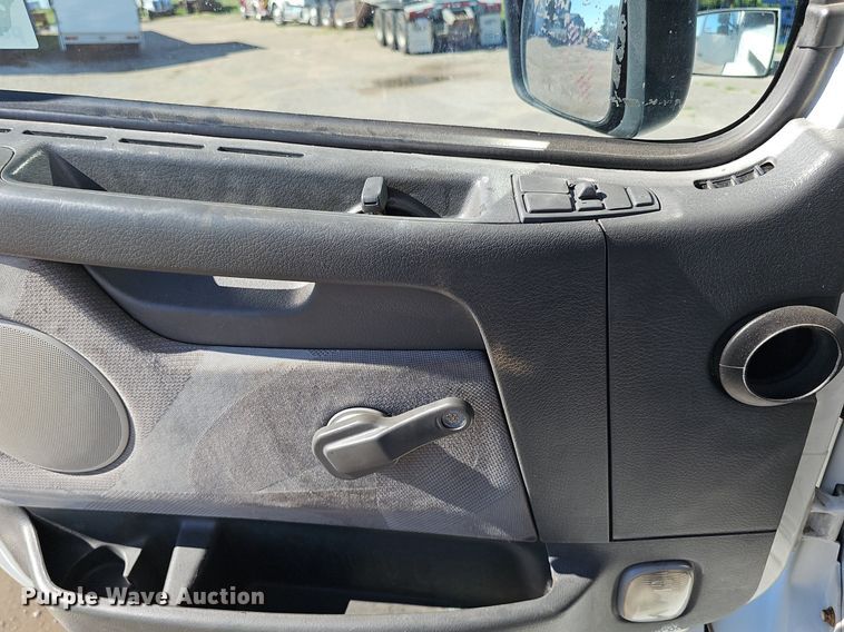 image for item DP0986 2005 Volvo VNL semi truck