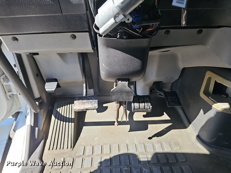 image for item DP0986 2005 Volvo VNL semi truck