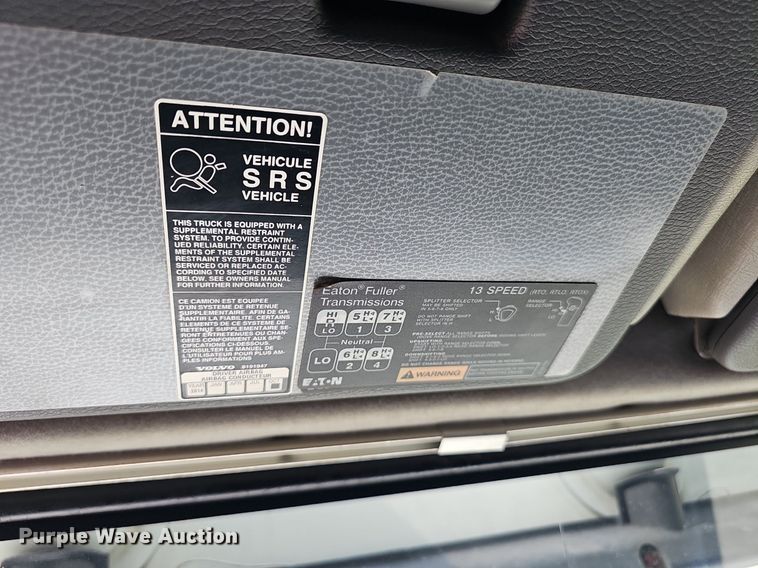 image for item DP0986 2005 Volvo VNL semi truck