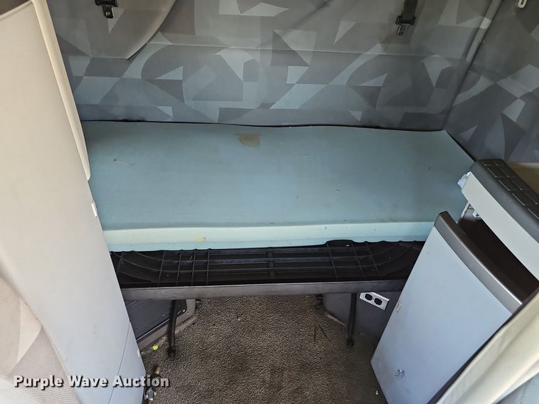 image for item DP0986 2005 Volvo VNL semi truck