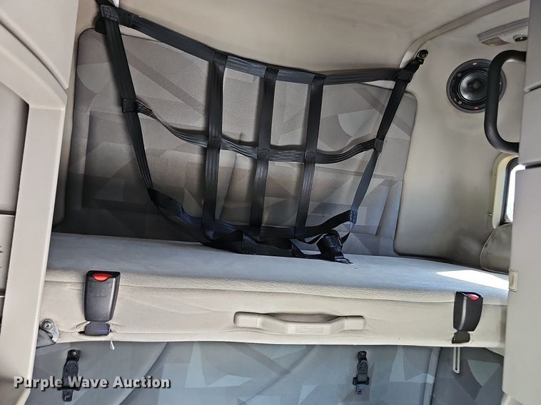 image for item DP0986 2005 Volvo VNL semi truck