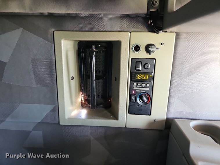 image for item DP0986 2005 Volvo VNL semi truck