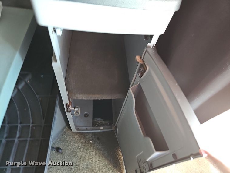 image for item DP0986 2005 Volvo VNL semi truck