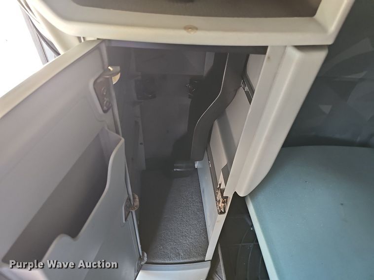 image for item DP0986 2005 Volvo VNL semi truck