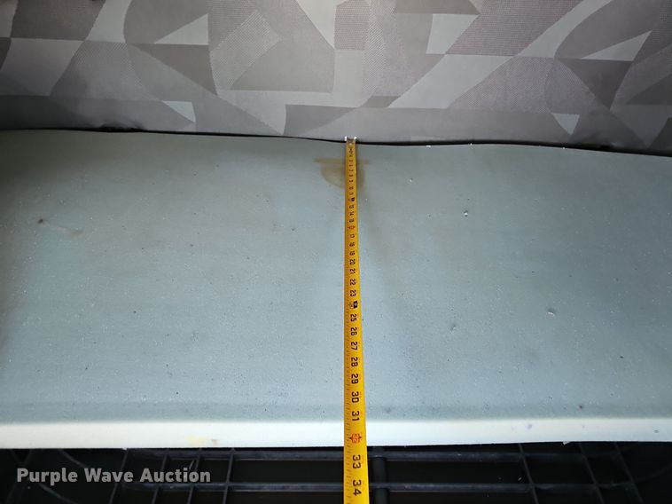 image for item DP0986 2005 Volvo VNL semi truck