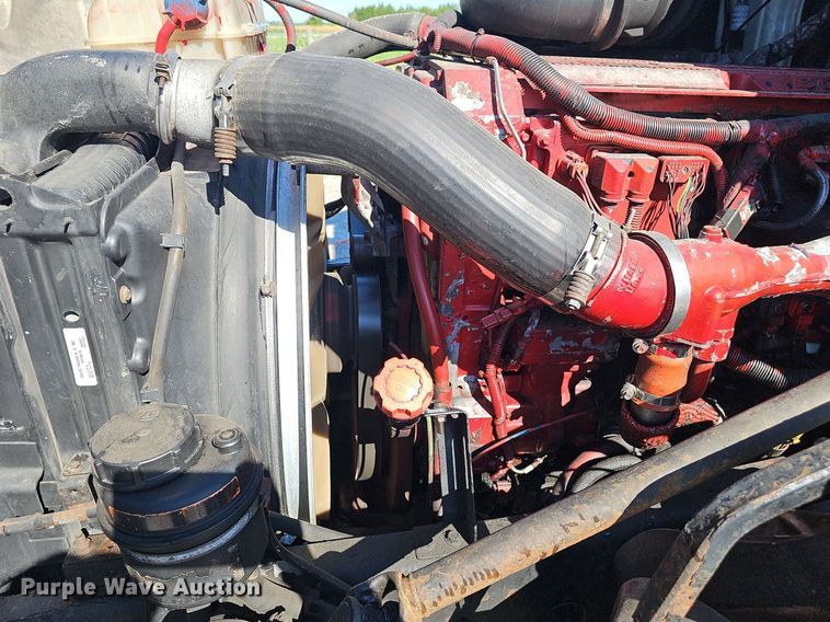 image for item DP0986 2005 Volvo VNL semi truck