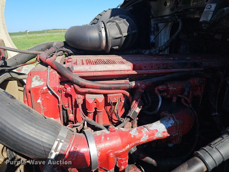 image for item DP0986 2005 Volvo VNL semi truck