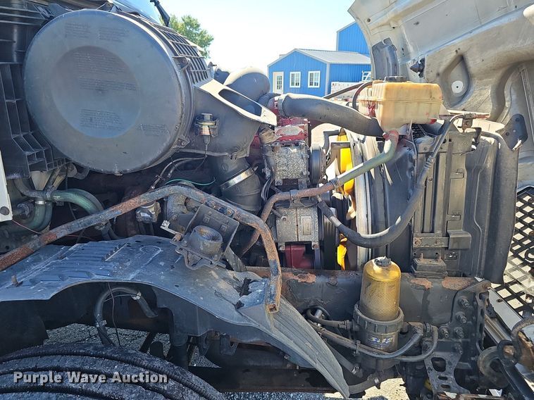 image for item DP0986 2005 Volvo VNL semi truck