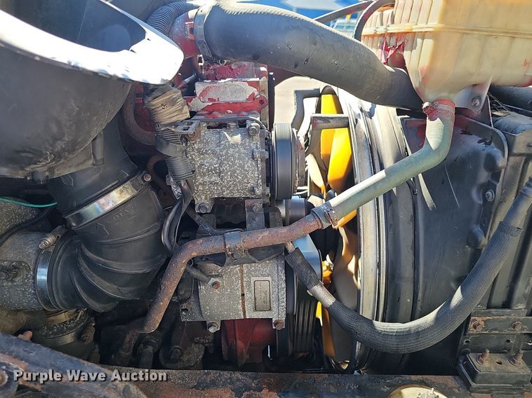 image for item DP0986 2005 Volvo VNL semi truck