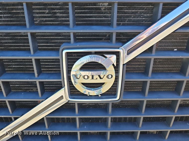 image for item DP0986 2005 Volvo VNL semi truck