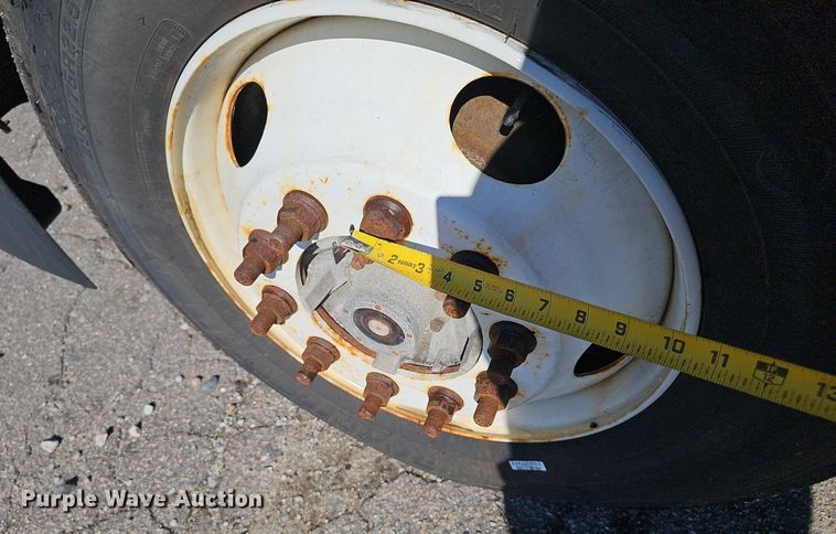 image for item DP0986 2005 Volvo VNL semi truck