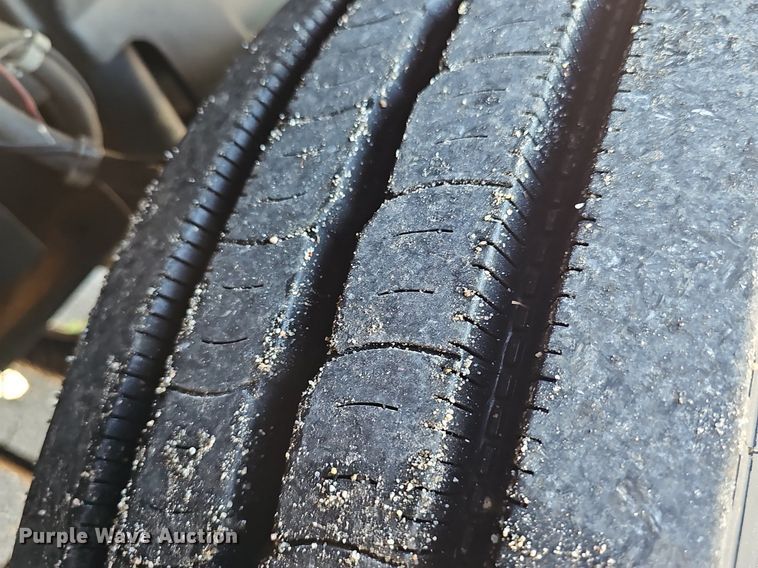 image for item DP0986 2005 Volvo VNL semi truck