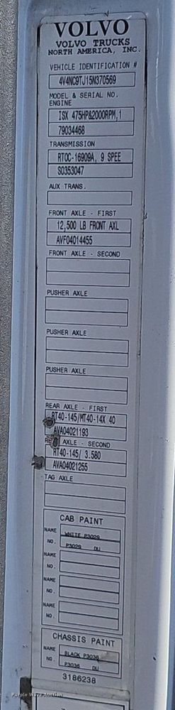 image for item DP0986 2005 Volvo VNL semi truck