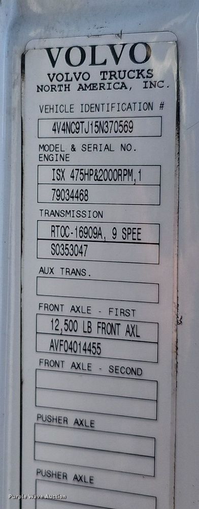 image for item DP0986 2005 Volvo VNL semi truck