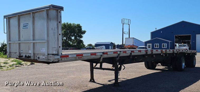 image for item DP0987 1999 East Manufacturing flatbed trailer