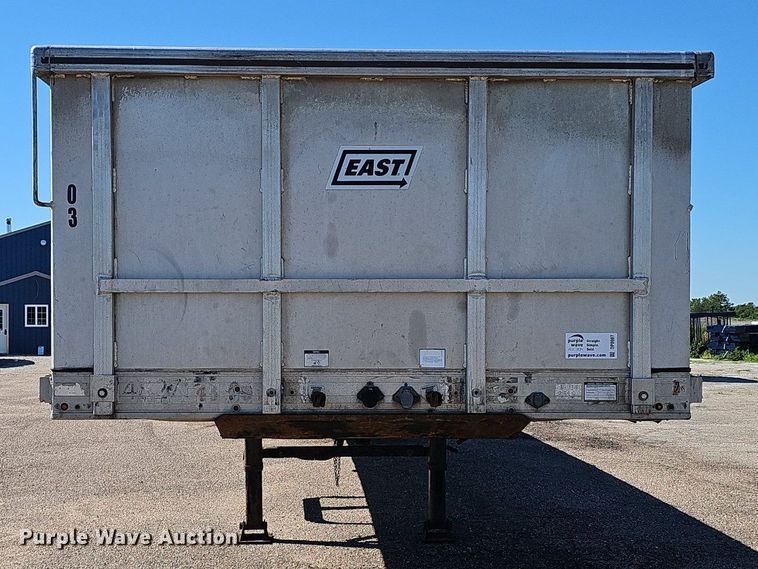 image for item DP0987 1999 East Manufacturing flatbed trailer