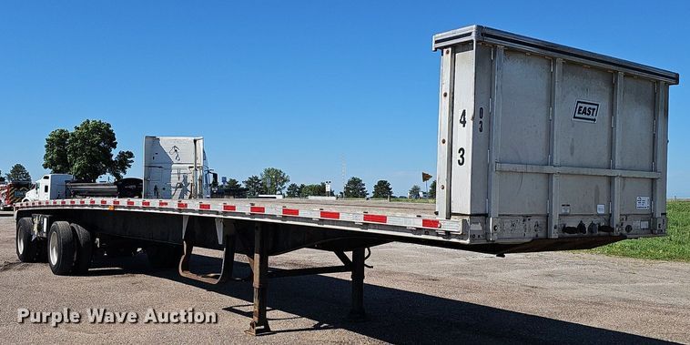 image for item DP0987 1999 East Manufacturing flatbed trailer
