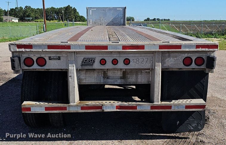 image for item DP0987 1999 East Manufacturing flatbed trailer