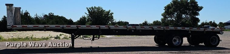 image for item DP0987 1999 East Manufacturing flatbed trailer