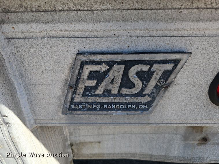 image for item DP0987 1999 East Manufacturing flatbed trailer