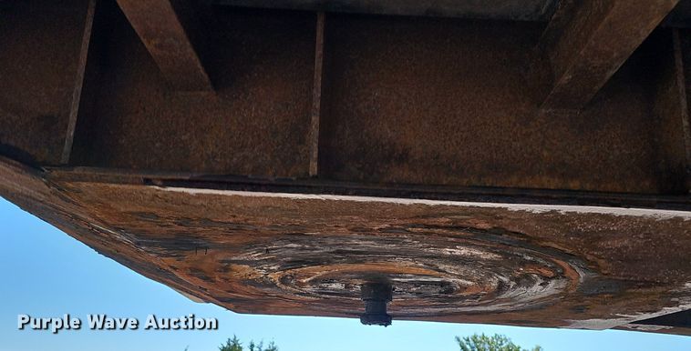 image for item DP0987 1999 East Manufacturing flatbed trailer