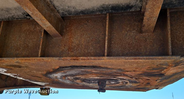 image for item DP0987 1999 East Manufacturing flatbed trailer