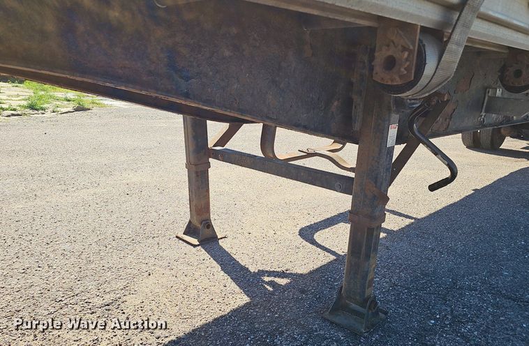 image for item DP0987 1999 East Manufacturing flatbed trailer
