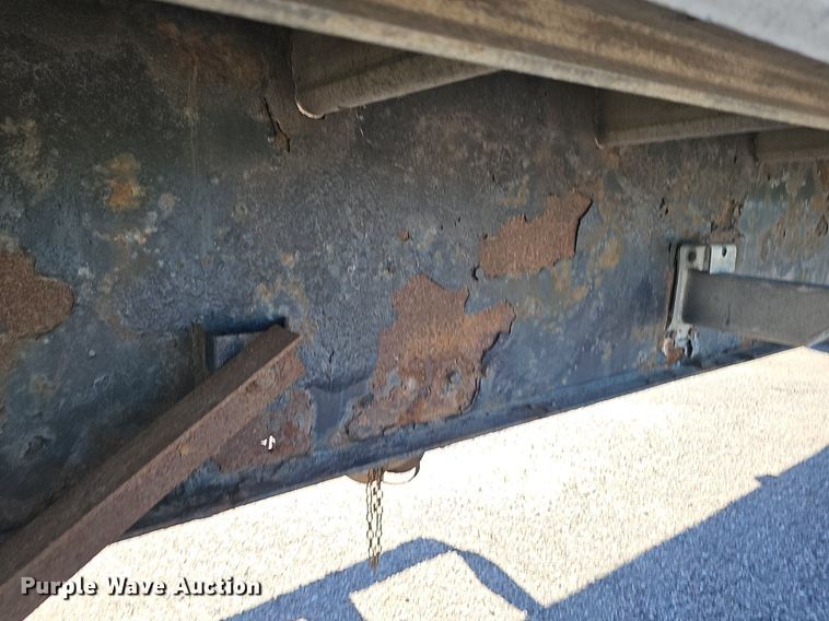 image for item DP0987 1999 East Manufacturing flatbed trailer