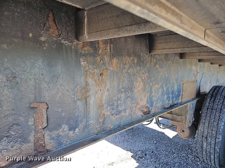 image for item DP0987 1999 East Manufacturing flatbed trailer