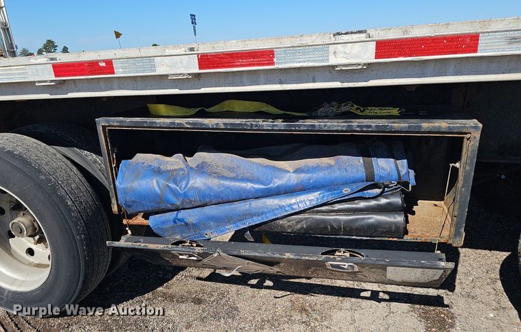 image for item DP0987 1999 East Manufacturing flatbed trailer