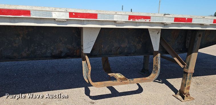 image for item DP0987 1999 East Manufacturing flatbed trailer
