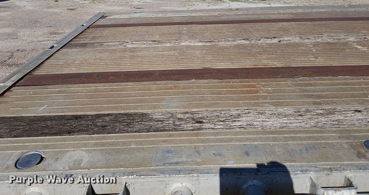 image for item DP0987 1999 East Manufacturing flatbed trailer