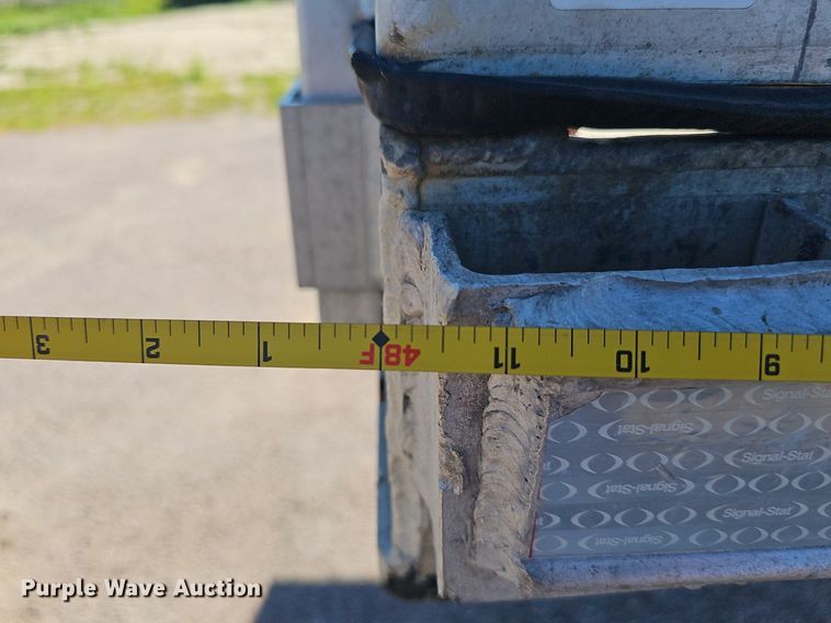 image for item DP0987 1999 East Manufacturing flatbed trailer