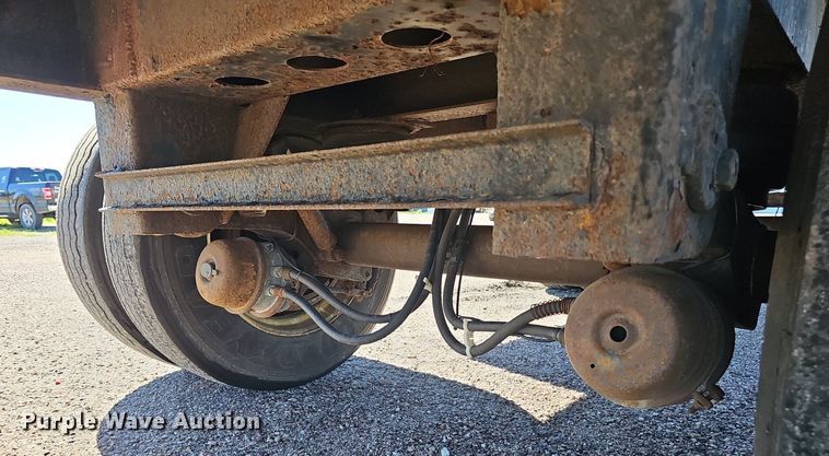 image for item DP0987 1999 East Manufacturing flatbed trailer