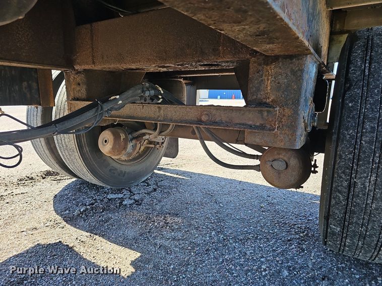 image for item DP0987 1999 East Manufacturing flatbed trailer