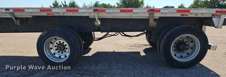 image for item DP0987 1999 East Manufacturing flatbed trailer