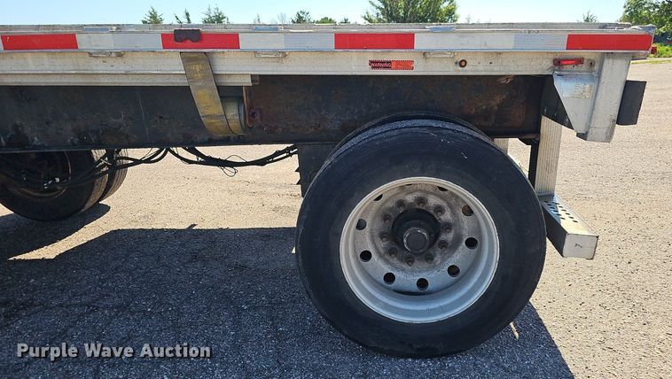 image for item DP0987 1999 East Manufacturing flatbed trailer