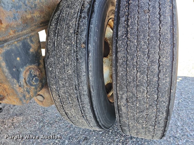 image for item DP0987 1999 East Manufacturing flatbed trailer