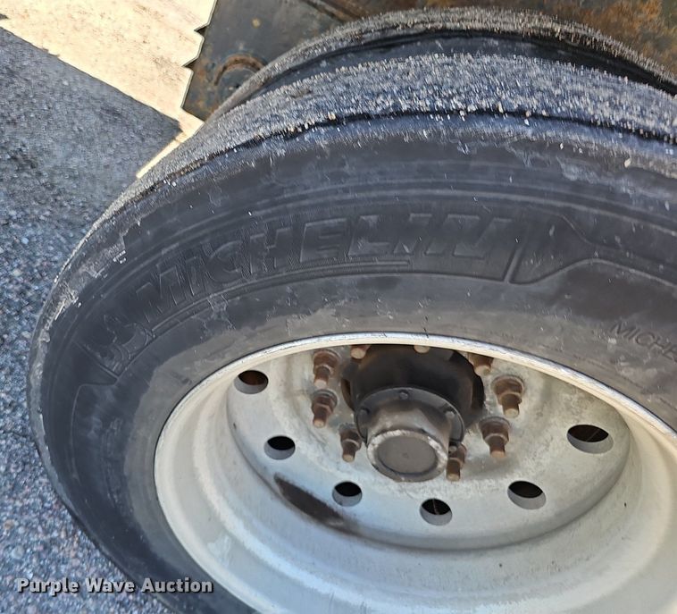 image for item DP0987 1999 East Manufacturing flatbed trailer