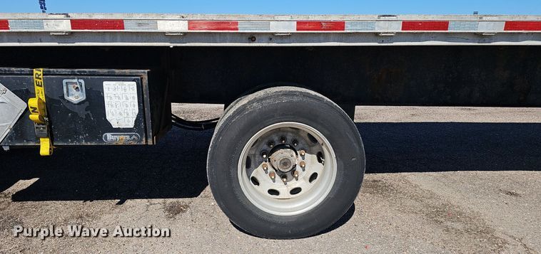 image for item DP0987 1999 East Manufacturing flatbed trailer