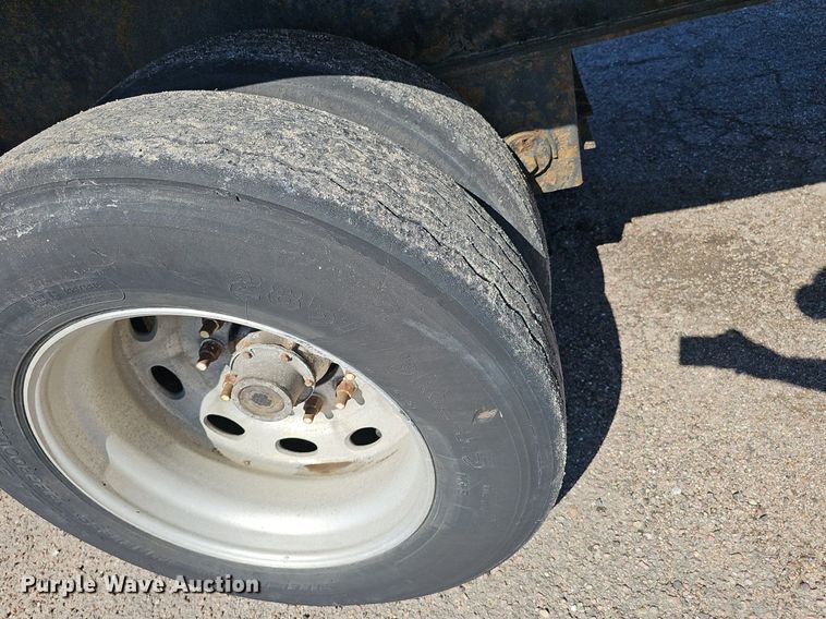 image for item DP0987 1999 East Manufacturing flatbed trailer