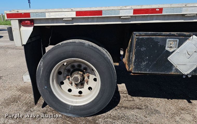image for item DP0987 1999 East Manufacturing flatbed trailer