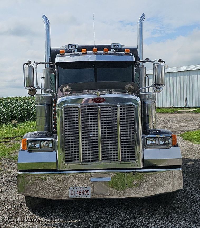 image for item DP1006 2007 Peterbilt 379 semi truck