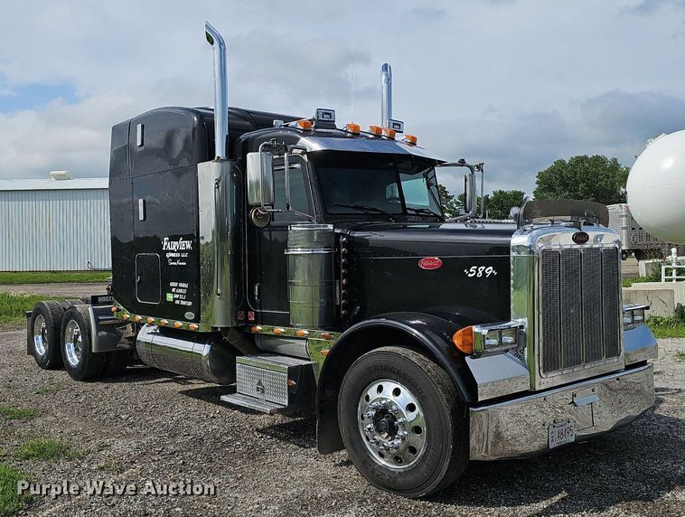 image for item DP1006 2007 Peterbilt 379 semi truck