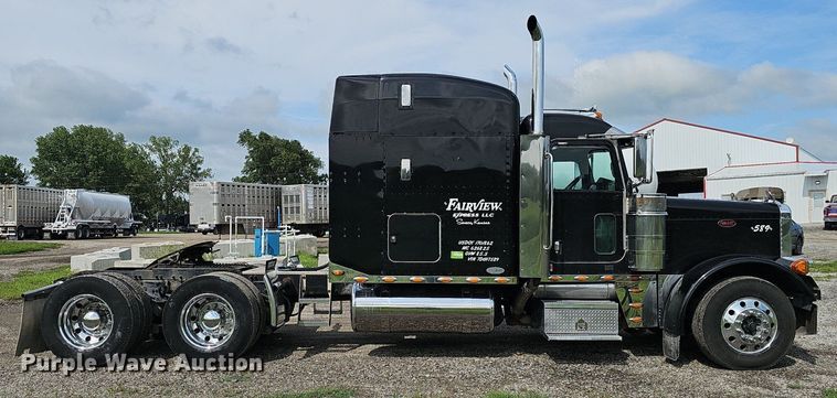 image for item DP1006 2007 Peterbilt 379 semi truck