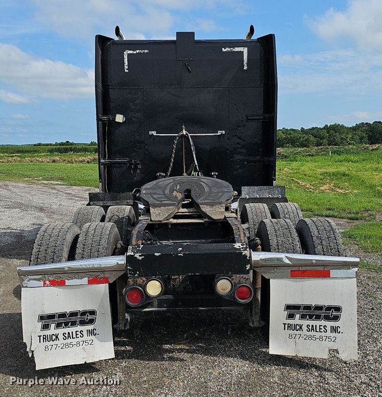 image for item DP1006 2007 Peterbilt 379 semi truck