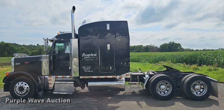 image for item DP1006 2007 Peterbilt 379 semi truck